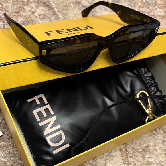 Fendi Accessories - Fendi Tortoise Shell Sunglasses